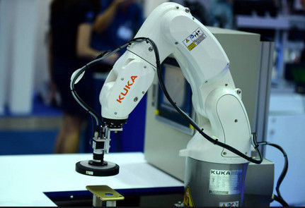 Kr 4 Altı Eksenli Kuka Endüstriyel Robotu Montaj Otomasyonuna Yer Tasarrufu